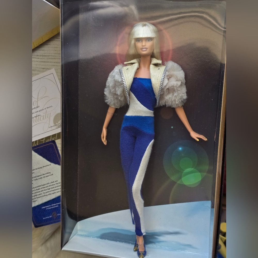 RARE Versace Barbie 2004 Gold Collectors Doll! - Picture 6 of 16